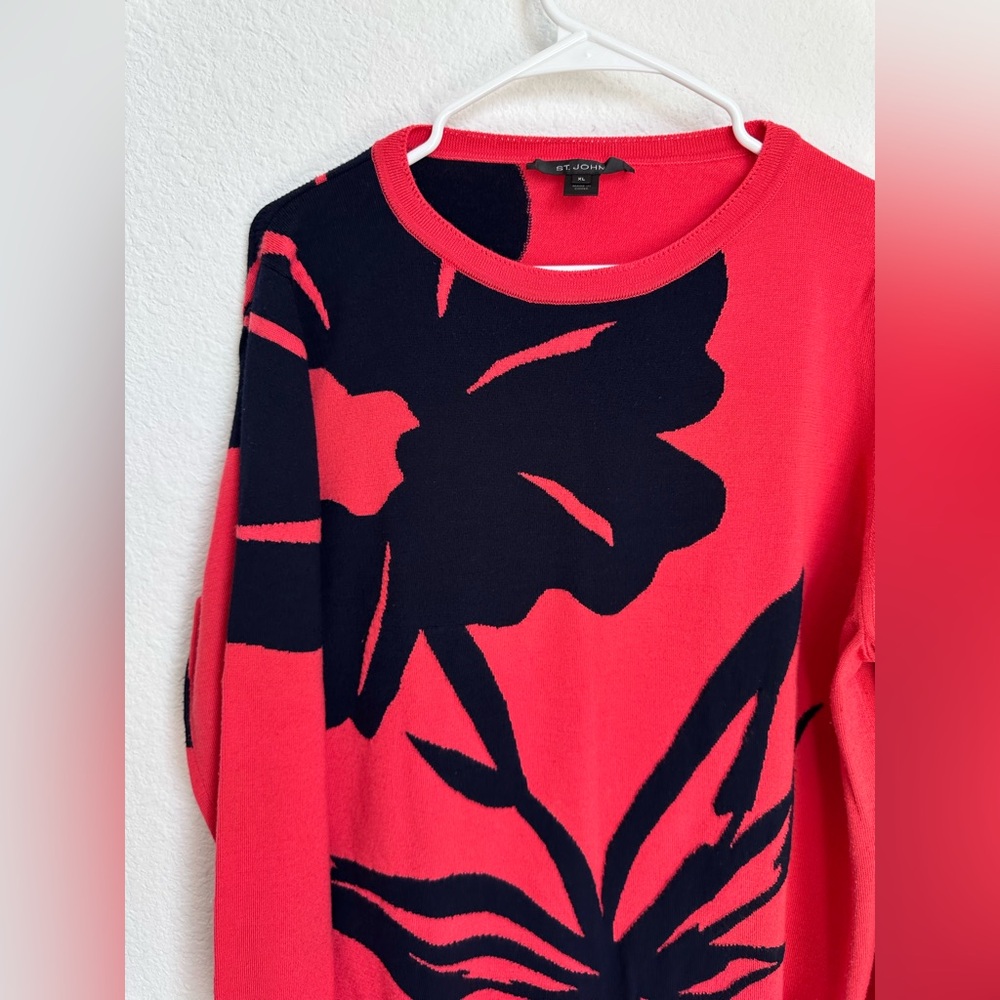 St. John Oversized Floral Intarsia Knit Wool Sweater In Apple Navy XL like NEW‎ - Picture 5 of 14